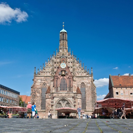 Festplatz und Wunde: der Nürnberger Hauptmarkt