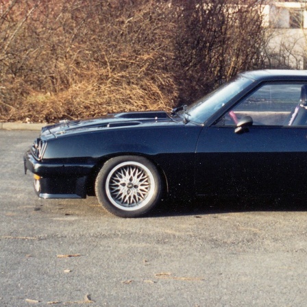 Seitenansicht eines Opel Manta B, Jahrgang 1983, anthrazit