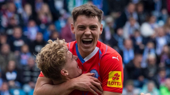 Sportschau Bundesliga - Kiel Gewinnt In Rostock Nach Rückstand