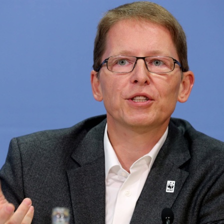 Der Umweltschützer Jörg-Andreas Krüger, am 30.09.2014 während einer Pressekonferenz