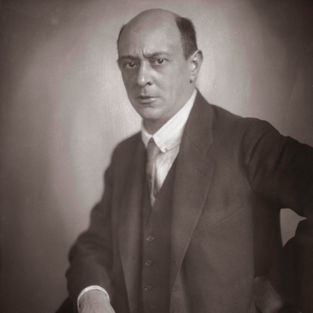 Der österreichische Komponist Arnold Schönberg. Wien. Photographie. 1922