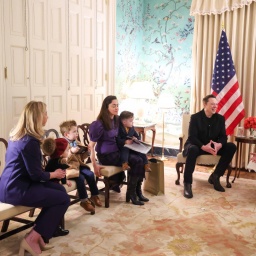 Elon Musk mit seiner Partnerin und dreien seiner Kinder bei einem Treffen mit dem indischen Ministerpräsidenten Narendra Modi in Washington D.C.