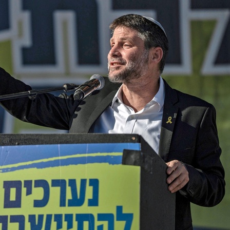 Der israelische Finanzminister Bezalel Smotrich hält eine Rede während einer Veranstaltung in der Nähe des Gazastreifens (Israel).