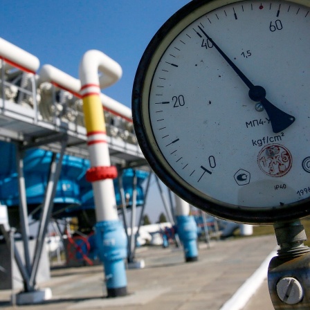 Ein Gasdruckmessgerät der Gasverdichterstation im Dorf Mryn, Ukraine.