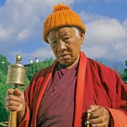 Verordnetes Glück - Doku über Spiritualität und Alkoholismus in Bhutan