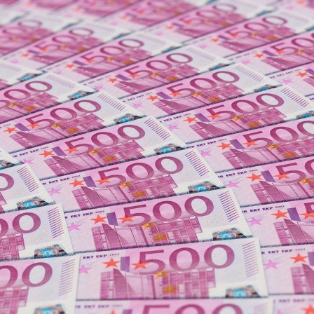 Ein Fächer von 500-Euro-Scheinen.