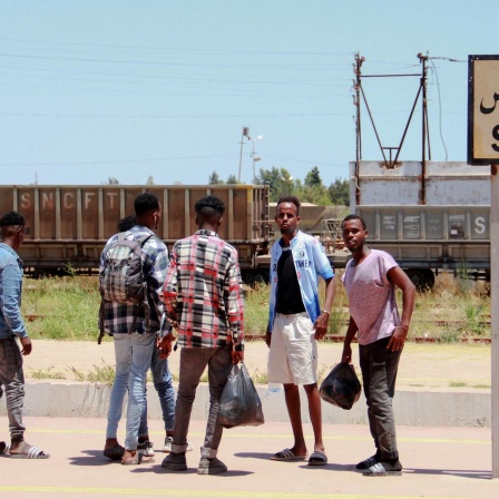 Afrikanische Migranten in der tunesischen Hafenstadt Sfax.