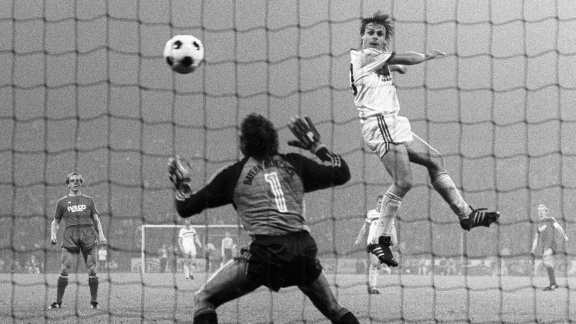 Sportschau - Historie: 6:6-spektakel Zwischen Schalke Und Bayern Im Dfb-pokal 1984