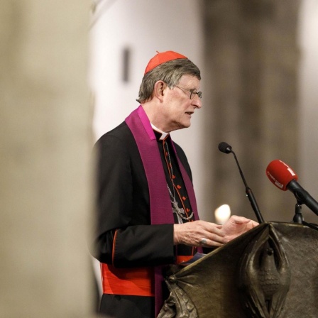 Zu sehen ist der Kölner Erzbischof Rainer Maria Kardinal Woelki während einer ökumenischen Vesper am Vorabend des 1. Advent ein in der Kölner Basilika St. Aposteln