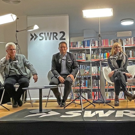 Helmut Böttiger, Carsten Otte, Nicola Steiner und Christoph Schröder in der Mediathek Bühl