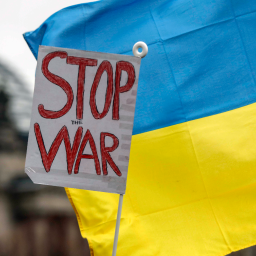 Protest gegen den russischen Angriff auf die Ukraine © IMAGO / Jochen Eckel