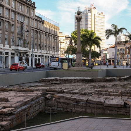 Historische Steine, die eine Treppe für Sklaven bildeten, in einer Straße von Rio de Janeiro. 