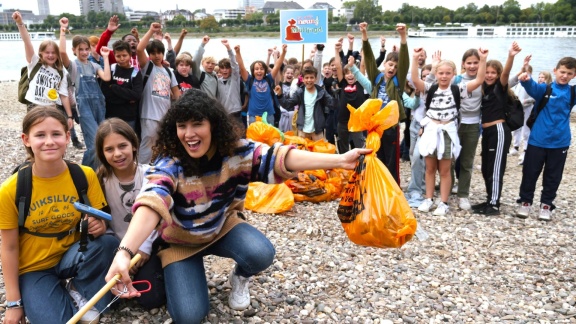 Neuneinhalb - Das Reportermagazin Für Kinder - Unser Wasser - Unser Müll!. - Aufräumen Am Rhein Mit Neuneinhalb