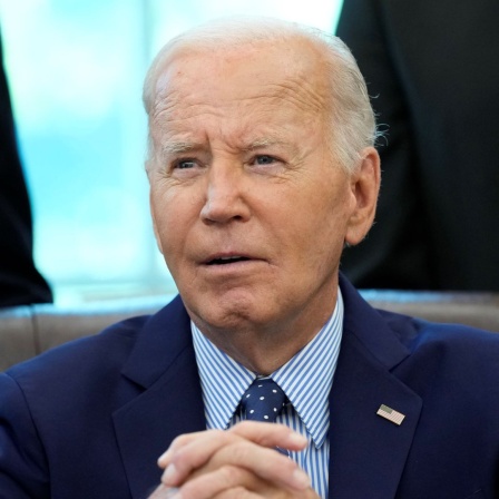 US-Präsident Joe Biden spricht nach der Unterzeichnung einer Proklamation im Oval Office des Weißen Hauses zur Ernennung des Springfield 1908 Race Riot National Monuments.