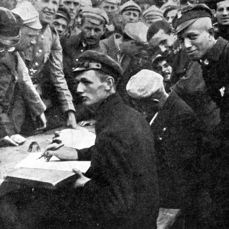 Russisch-Polnischer Krieg: 1920 melden sich Studenten der Warschauer Universität und der höheren Schulen und werden als Rekruten in die polnische Freiwilligenarmee aufgenommen, um die Hauptstadt zu verteidigen