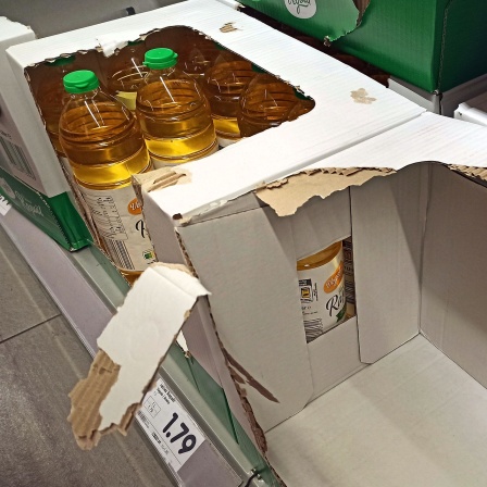 Speisöl in Kartons im Supermarkt