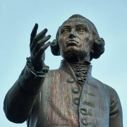 Statue von Immanuel Kant vor der Universität Kaliningrad