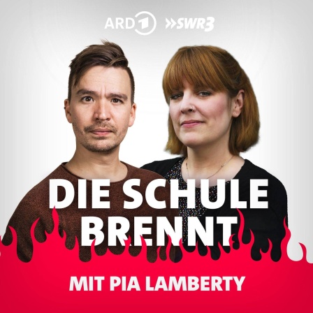 Pia Lamberty und Bob Blume vor Flammen