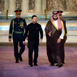 Der Präsident der Ukraine, Wolodymyr Selenskyj, trifft den saudischen Kronprinzen Mohammed bin Salman im Königspalast in Riad (Saudi-Arabien).