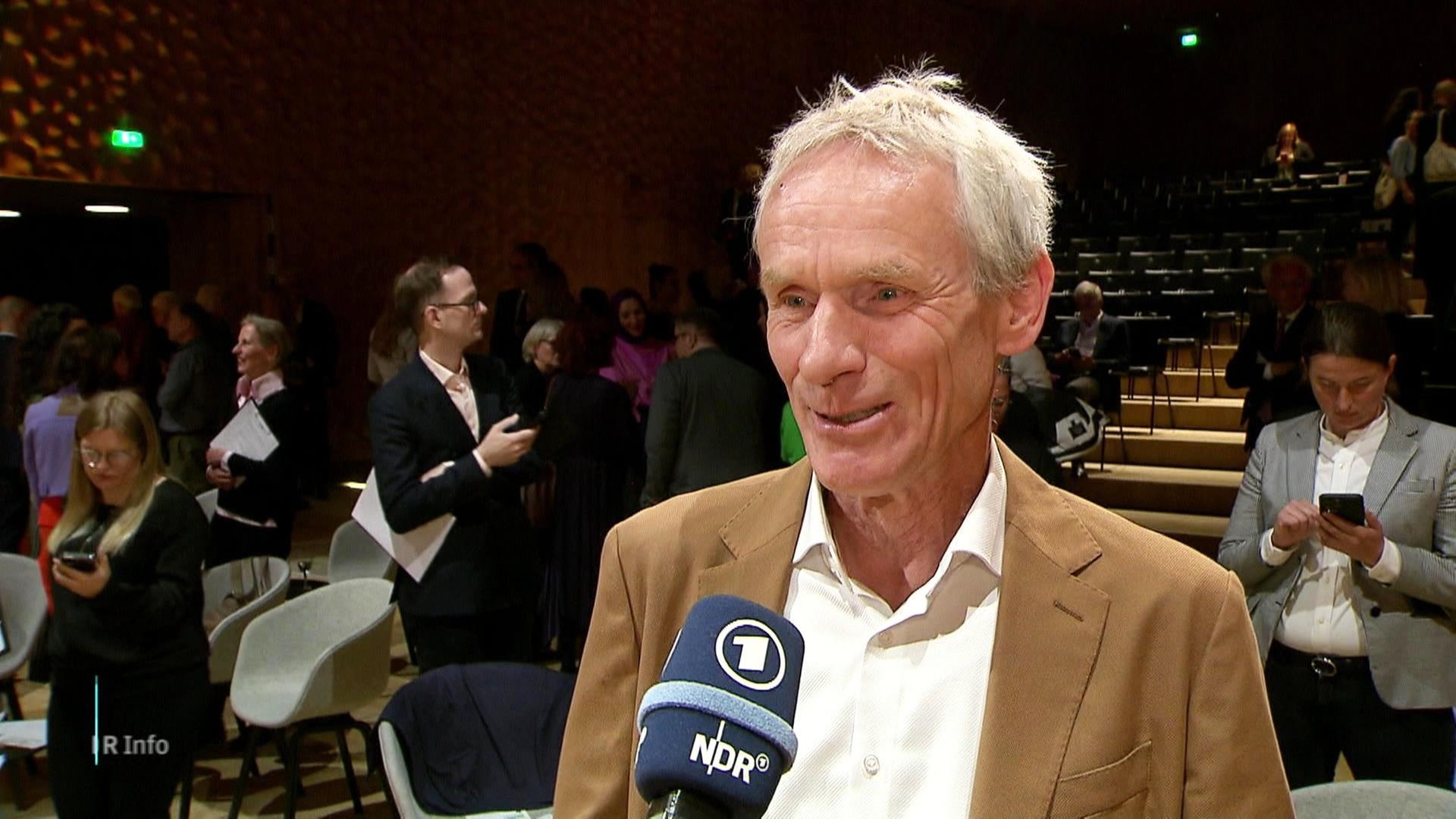 NDR Info Deutscher Sachbuchpreis in Hamburg an Ewald Frie verliehen