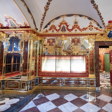 Die ausgeraubte Vitrine im Juwelenzimmer des Historischen Grünen Gewölbes im Residenzschloss in Dresden
