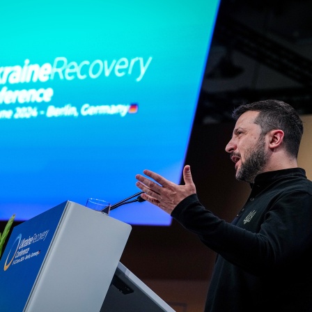 Wolodymyr Selenskyj, Präsident der Ukraine, spricht bei der Wiederaufbau der Ukraine in Berlin.