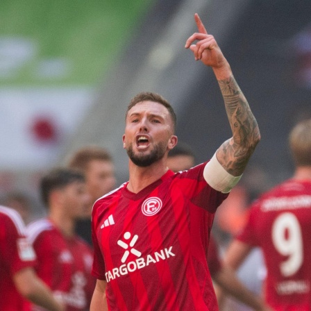 Andre Hoffman von Fortuna Düsseldorf jubelt nach einem Treffer