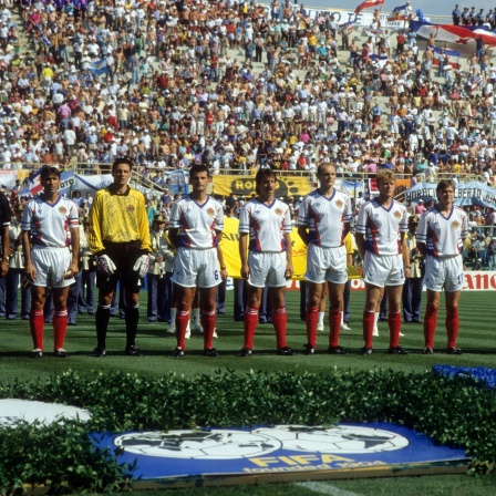 Die Fußball-Nationalmannschaft Jugoslawiens vor dem Spiel gegen Argentinien im Viertelfinale der WM 1990.