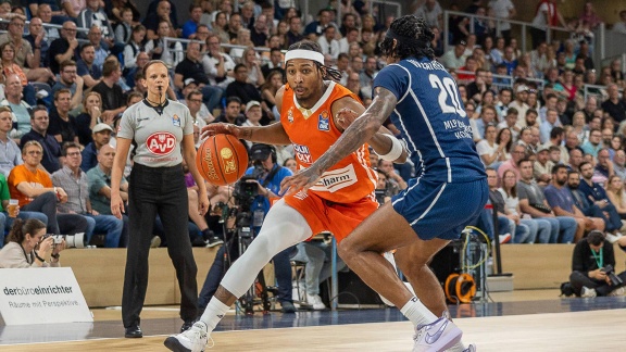 Sportschau - Ulm Gewinnt Derby Und Bleibt An München Ran
