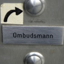 Türklingel eines Versicherungsombudsmanns in Berlin