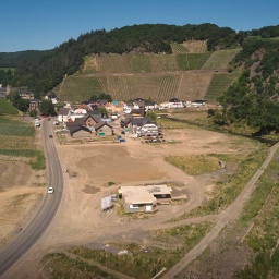 Luftaufnahme Marienthal: eine planierte Fläche an der Stelle, wo vor der Flut Häuser standen. (16.06.2022)