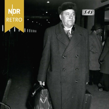 Carlo Schmid auf dem Bremer Flughafen, 18.03.1958.