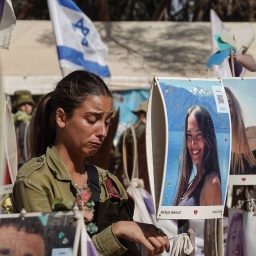 Menschen gedenken an die Hamas-Geiseln. Kibbutz Reim, Archivbild: 19.09.2024