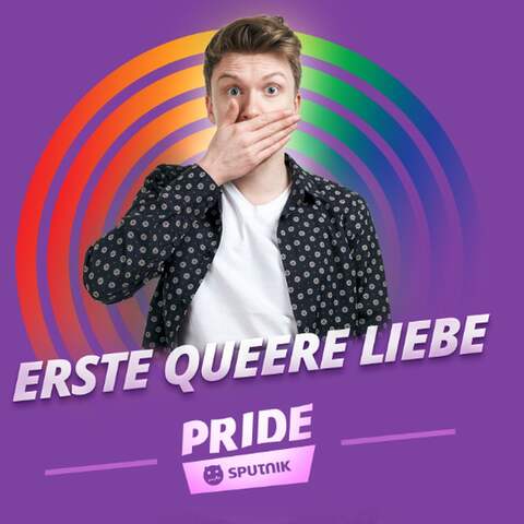 Moderator Kai mit Hand vor dem Mund und dem Text "erste queere Liebe"