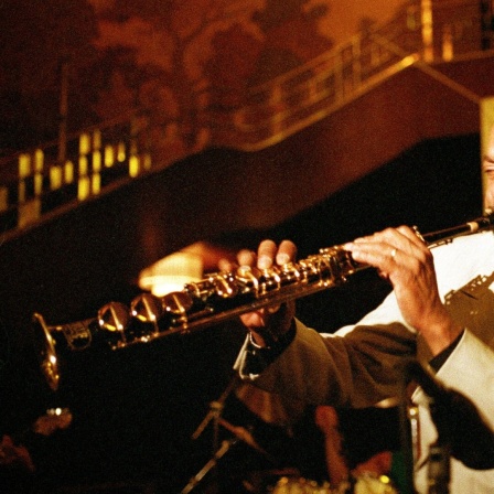 Saxofonist Grover Washington Jr. spielt ein Sopransaxofon 1993 bei einem Konzert in der Radio City Music Hall in New York.