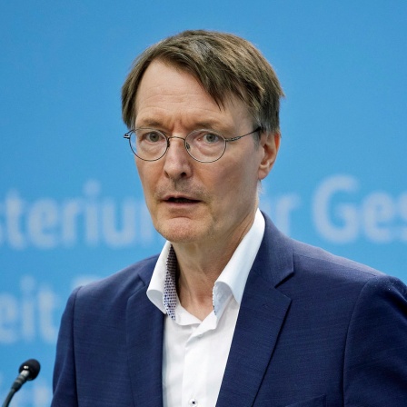 Bundesgesundheitsminister Karl Lauterbach (SPD), gibt nach den Bund-Länder-Beratungen zur geplanten Krankenhausreform eine Pressekonferenz.