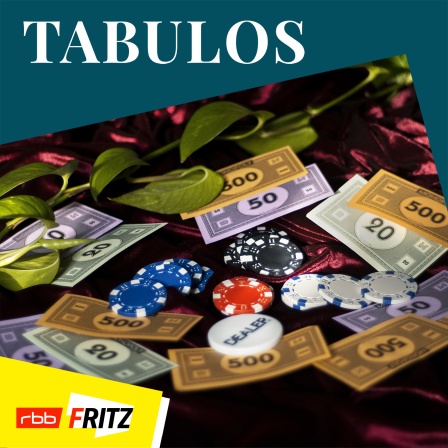 Ein Bild des Podcasts "Tabulos" ist zu sehen. Darauf ein Spieltisch mit Chips und Spielgeld. (Quelle: Fritz | Lilly Extra)