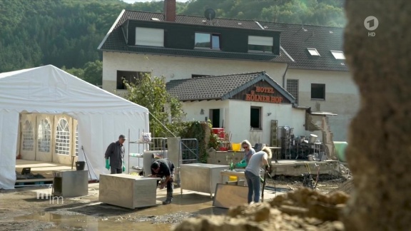 Mittagsmagazin - Serie: Ein Dorf Baut Auf (3/4)