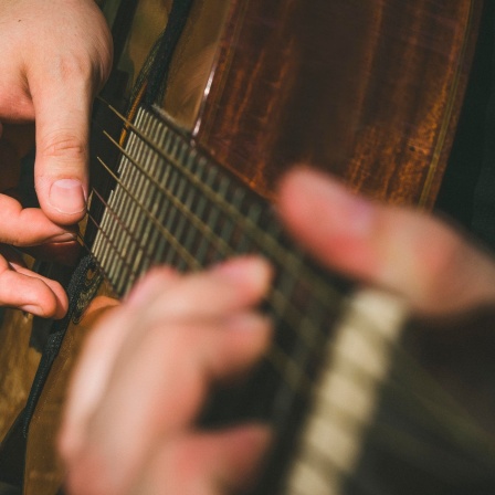 Gitarre wird gespielt