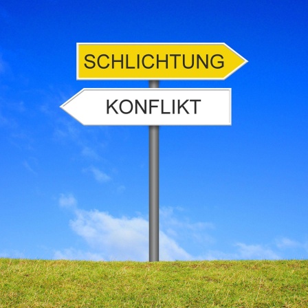 Schilder, die auf Konflikt oder Versöhnung hinweisen