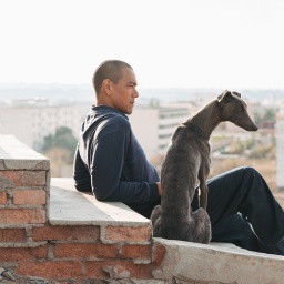 Szene aus dem Film "Black Dog - Weggefährten"