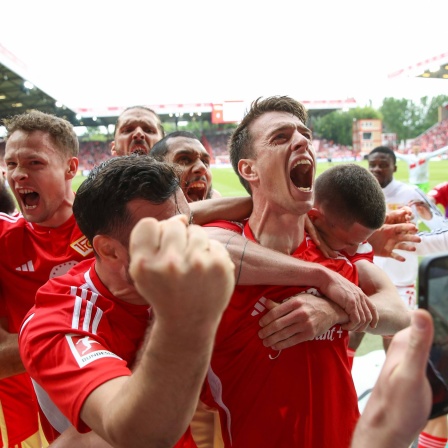 Union-Spieler jubeln nach dem erlösenden 2:1 Siegtreffer gegen Freiburg