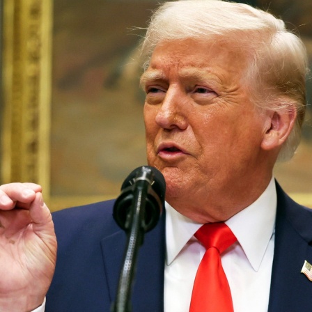 US-Präsident Donald Trump spricht im Roosevelt Room des Weißen Hauses.