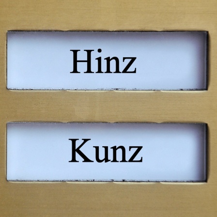 Zwei Klingelschilder mit den Namen &#034;Hinz&#034; und &#034;Kunz&#034;: Früher trugen viele Leute den Vornamen Konrad. Zur liebevollen Ansprache hängte man hinten einfach ein &#034;z&#034; an. So wurde Friedrich wird zu Fritz, Heinrich zu Heinz und Konrad zu Kunz - allerdings nur in Süddeutschland. In Nord- und Ostdeutschland hängte man neben dem &#034;z&#034; noch ein &#034;e&#034; an: Fritze, Heinze, Kunze.