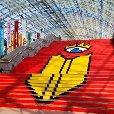 Logo der Leipziger Buchmesse auf einer Treppe in der Glashalle