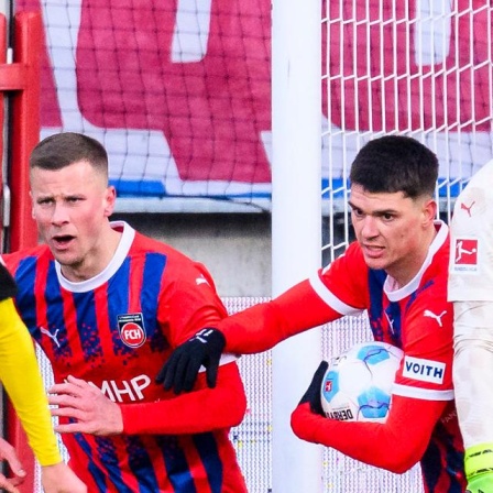 Mathias Honsak mit dem Ball nach seinem Tor