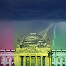 Das Reichstagsgebäude vor einer Kulisse aus Blitzen