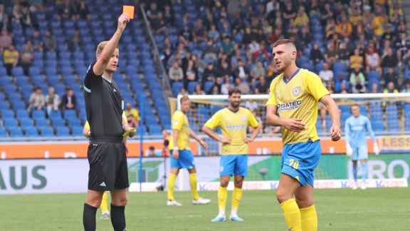 Sportschau Bundesliga - Braunschweig Verpatzt Saisonstart In Unterzahl