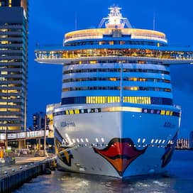 Kreuzfahrtschiff "Aida Prima" am Cruise-Terminal in Rotterdam © Jochen Tack/picture alliance  