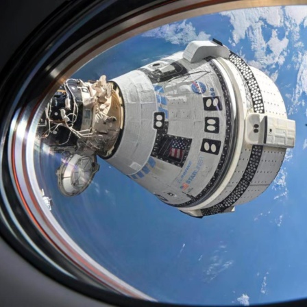 Blick auf den Boeing Starliner, der an die Weltraumstation ISS angedockt ist.